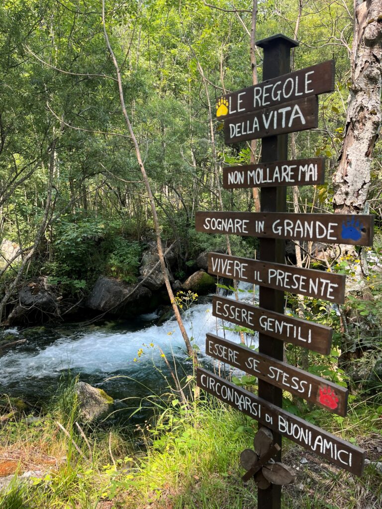 Valle Maira – Wasserfall im Lärchenwald