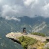 Valle Maira – Felskanzel über dem Tal unter Wolken