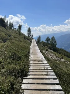 Treppe als Symbol für Ziele setzen – wohin führt dein Weg
